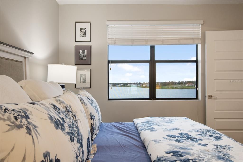 For Sale: $475,000 (3 beds, 3 baths, 1568 Square Feet)