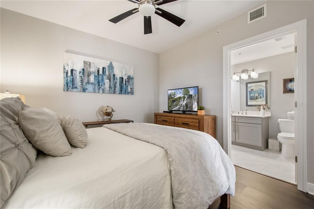 For Sale: $475,000 (3 beds, 3 baths, 1568 Square Feet)