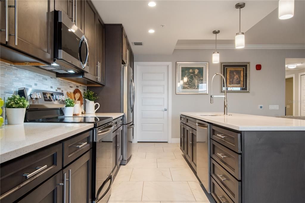 For Sale: $475,000 (3 beds, 3 baths, 1568 Square Feet)