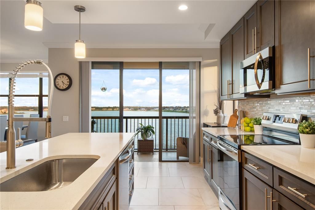 For Sale: $475,000 (3 beds, 3 baths, 1568 Square Feet)