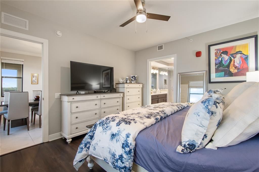 For Sale: $475,000 (3 beds, 3 baths, 1568 Square Feet)