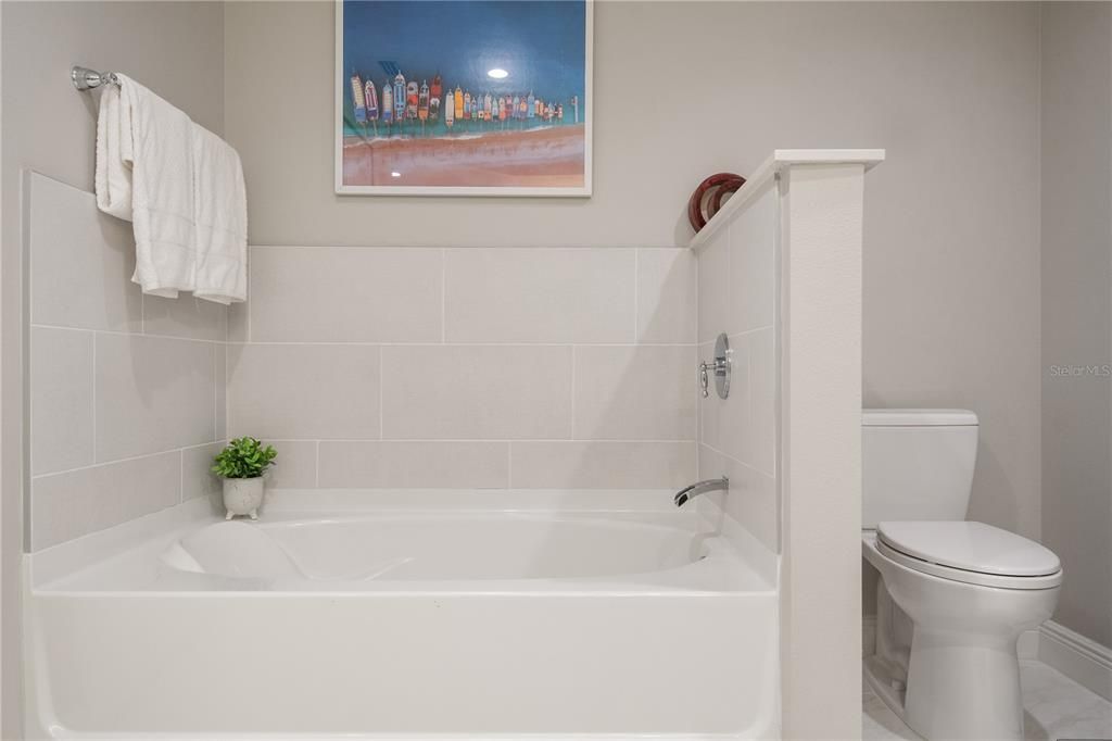 For Sale: $475,000 (3 beds, 3 baths, 1568 Square Feet)