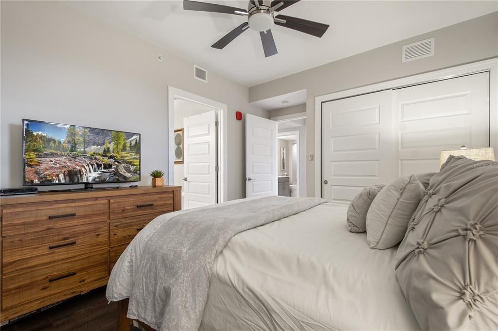 For Sale: $475,000 (3 beds, 3 baths, 1568 Square Feet)