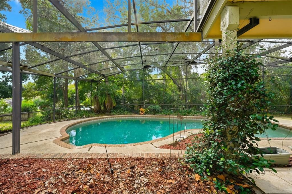 For Sale: $549,900 (4 beds, 2 baths, 2403 Square Feet)