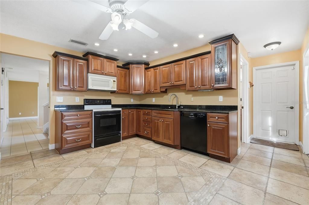 For Sale: $549,900 (4 beds, 2 baths, 2403 Square Feet)