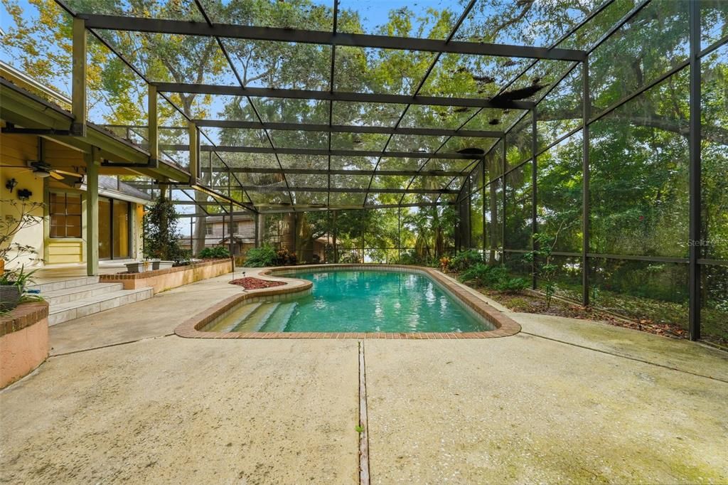 For Sale: $549,900 (4 beds, 2 baths, 2403 Square Feet)