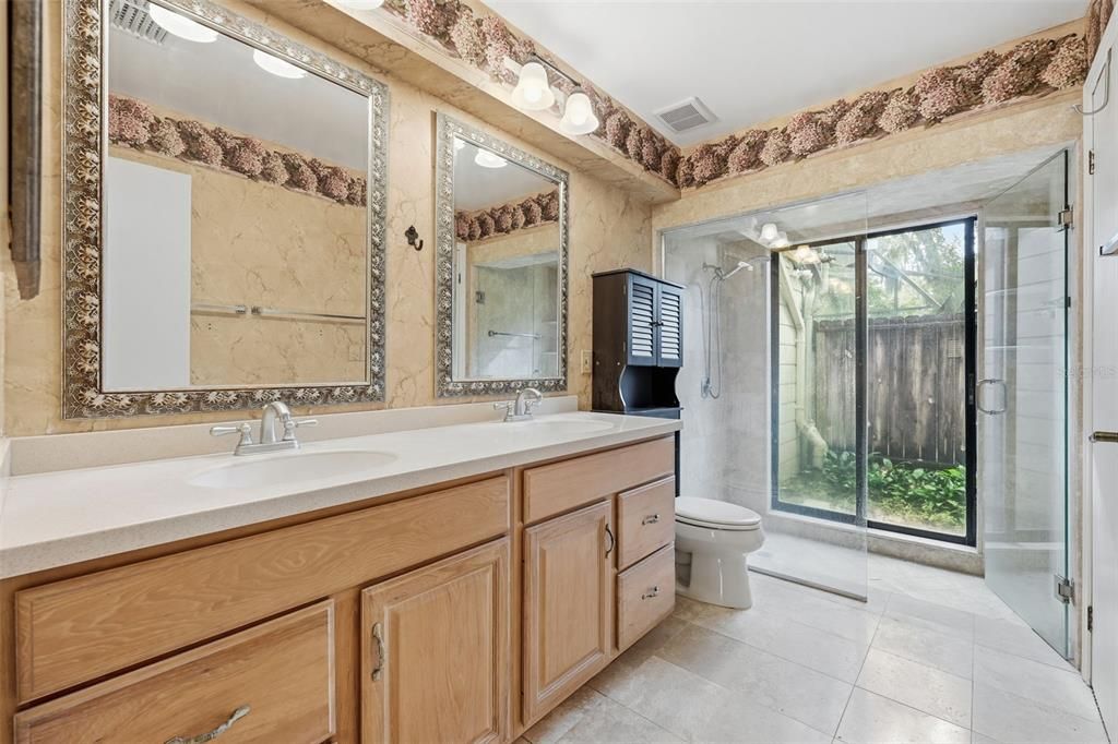 For Sale: $549,900 (4 beds, 2 baths, 2403 Square Feet)