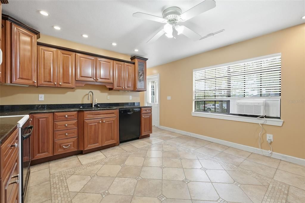 For Sale: $549,900 (4 beds, 2 baths, 2403 Square Feet)