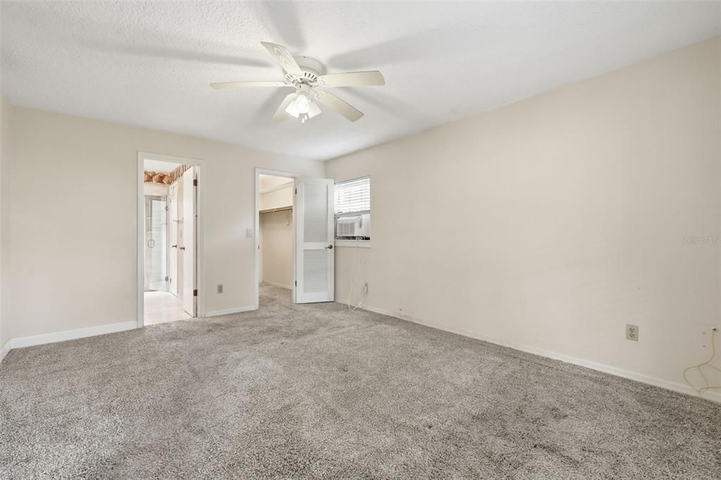 For Sale: $549,900 (4 beds, 2 baths, 2403 Square Feet)