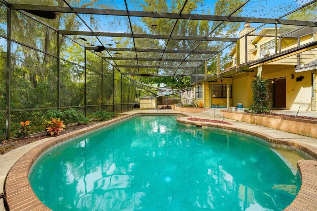 For Sale: $549,900 (4 beds, 2 baths, 2403 Square Feet)