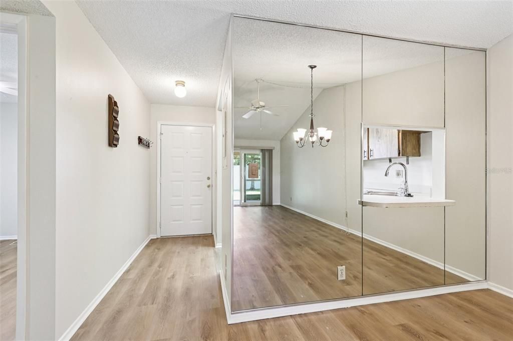 На продажу: $179,000 (2 спален, 2 ванн, 810 Квадратных фут)