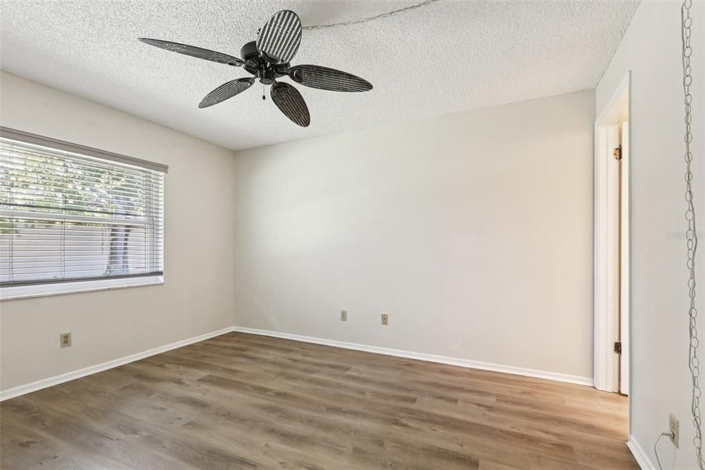 На продажу: $179,000 (2 спален, 2 ванн, 810 Квадратных фут)