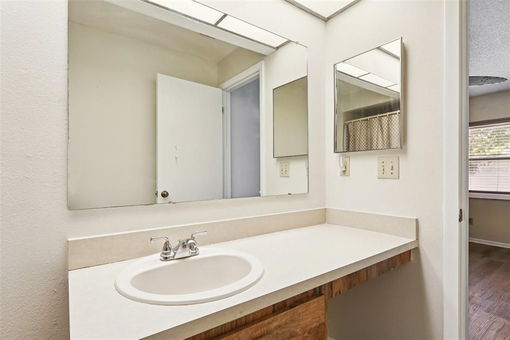 На продажу: $179,000 (2 спален, 2 ванн, 810 Квадратных фут)