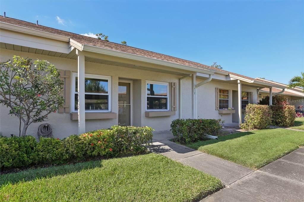 На продажу: $179,000 (2 спален, 2 ванн, 810 Квадратных фут)