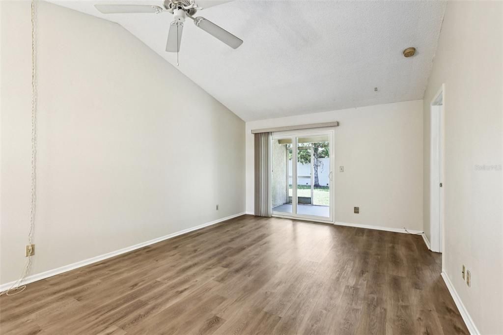 На продажу: $179,000 (2 спален, 2 ванн, 810 Квадратных фут)