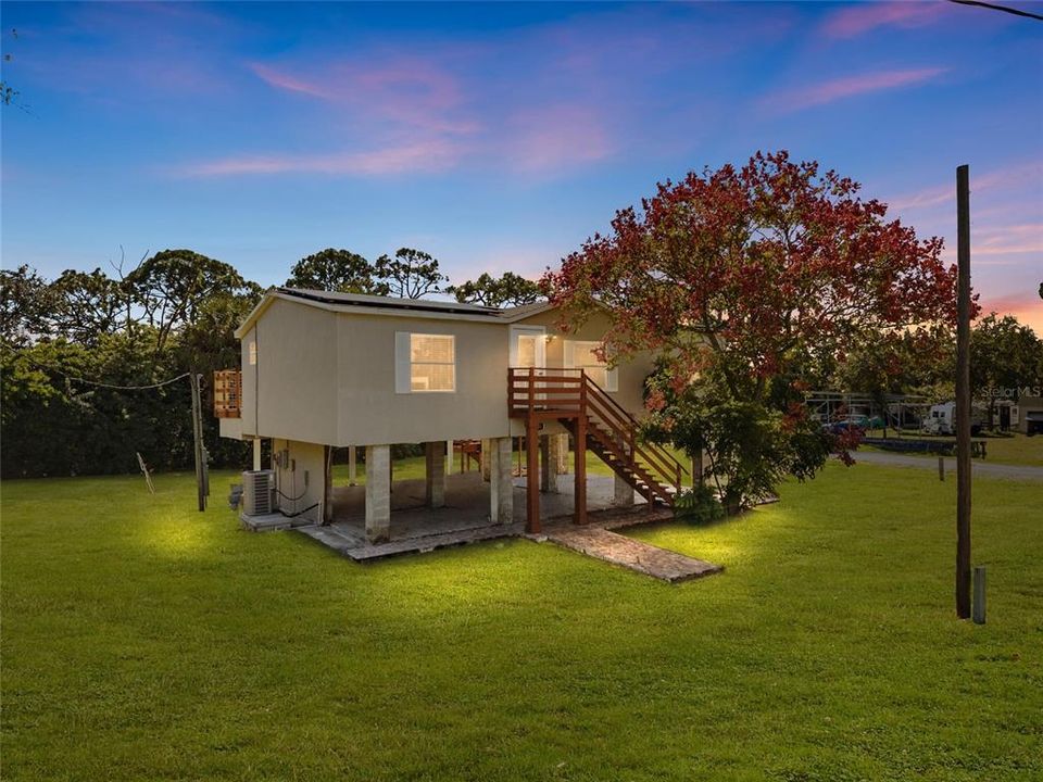 Active With Contract: $169,999 (3 beds, 2 baths, 1092 Square Feet)