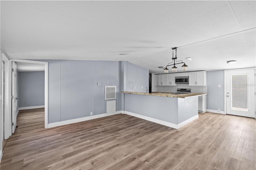 Active With Contract: $169,999 (3 beds, 2 baths, 1092 Square Feet)