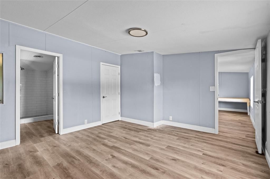 Active With Contract: $169,999 (3 beds, 2 baths, 1092 Square Feet)