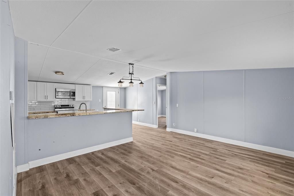 Active With Contract: $169,999 (3 beds, 2 baths, 1092 Square Feet)