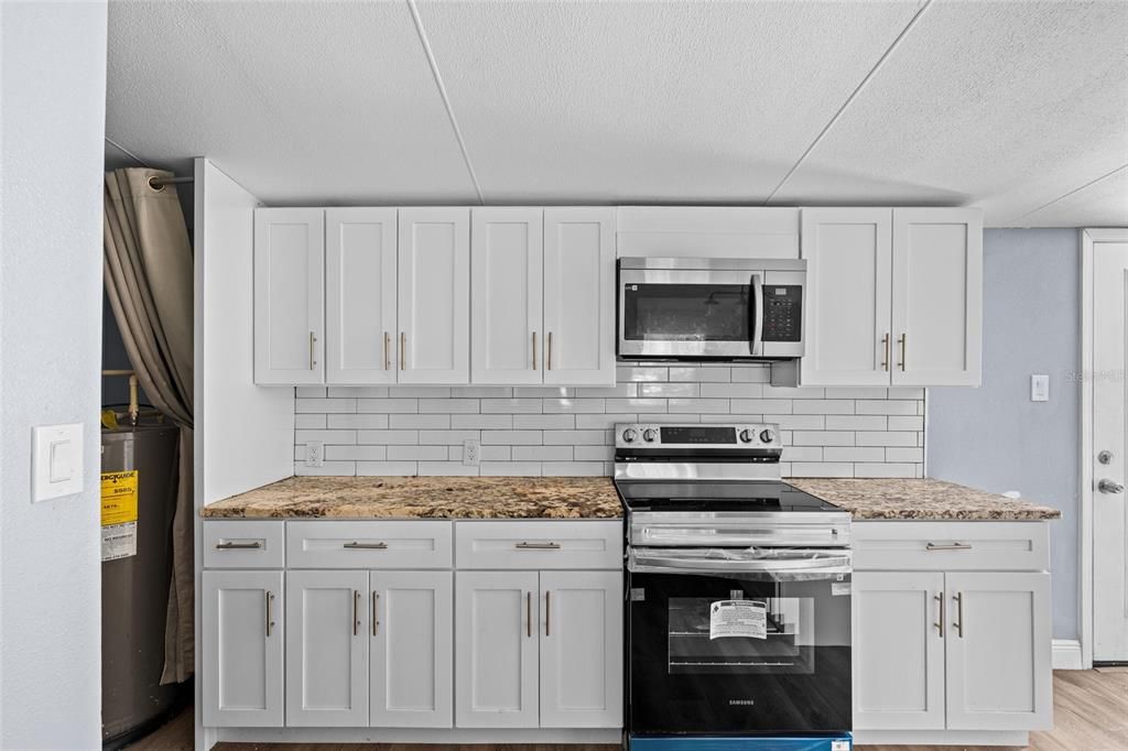 Active With Contract: $169,999 (3 beds, 2 baths, 1092 Square Feet)