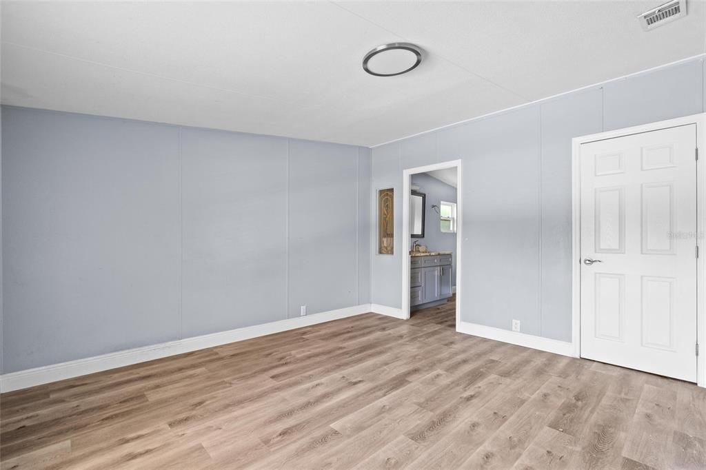 Active With Contract: $169,999 (3 beds, 2 baths, 1092 Square Feet)