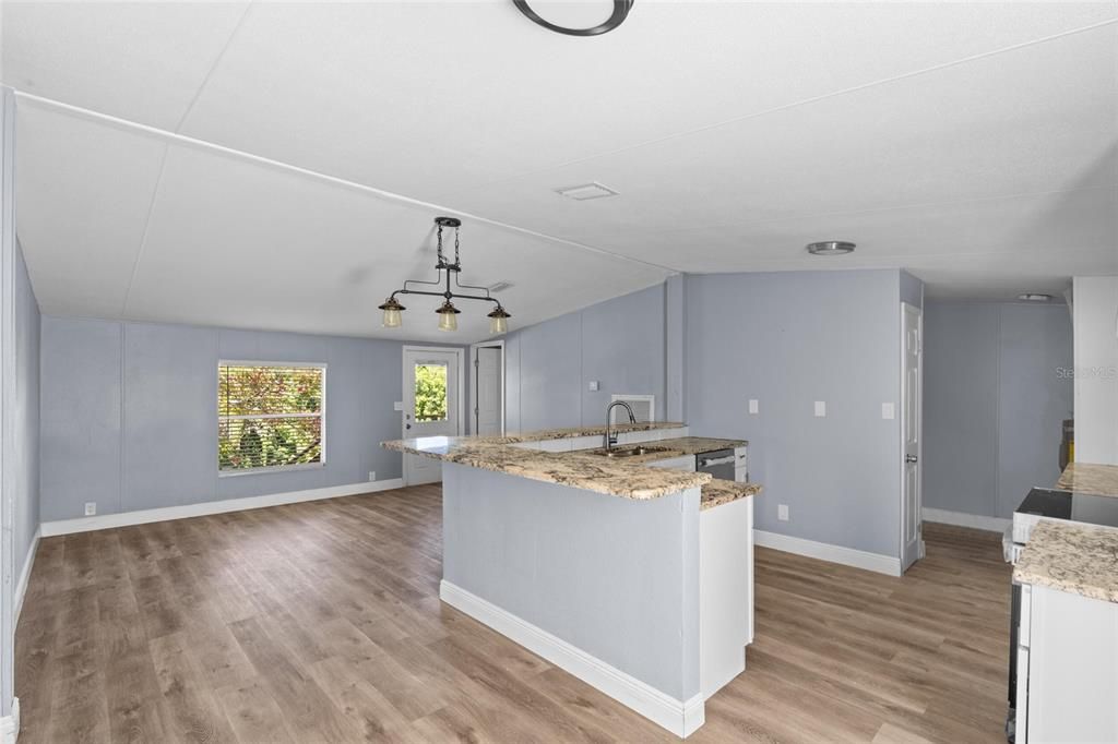 Active With Contract: $169,999 (3 beds, 2 baths, 1092 Square Feet)