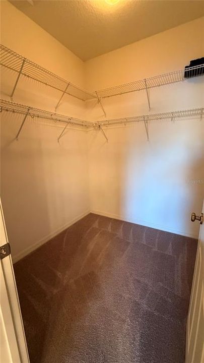 For Rent: $1,900 (3 beds, 2 baths, 1417 Square Feet)