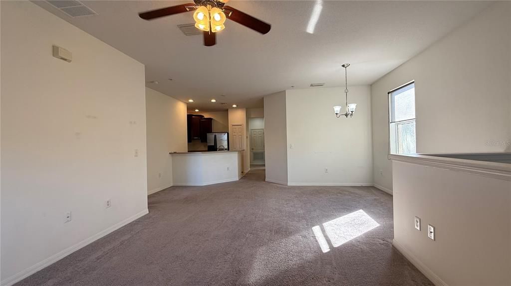 For Rent: $1,900 (3 beds, 2 baths, 1417 Square Feet)