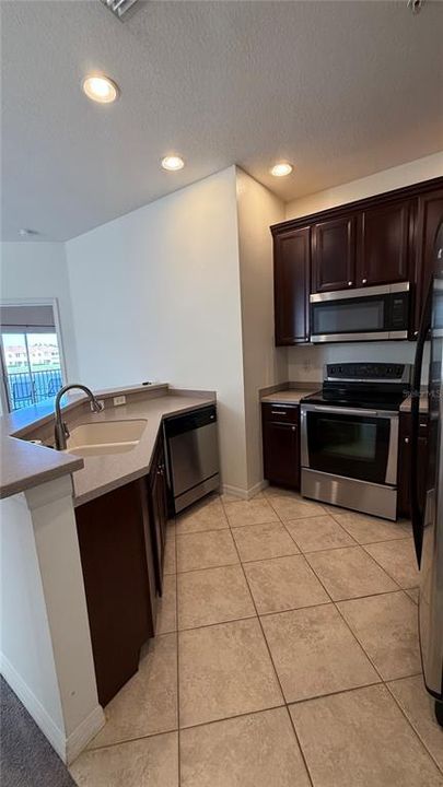 For Rent: $1,900 (3 beds, 2 baths, 1417 Square Feet)