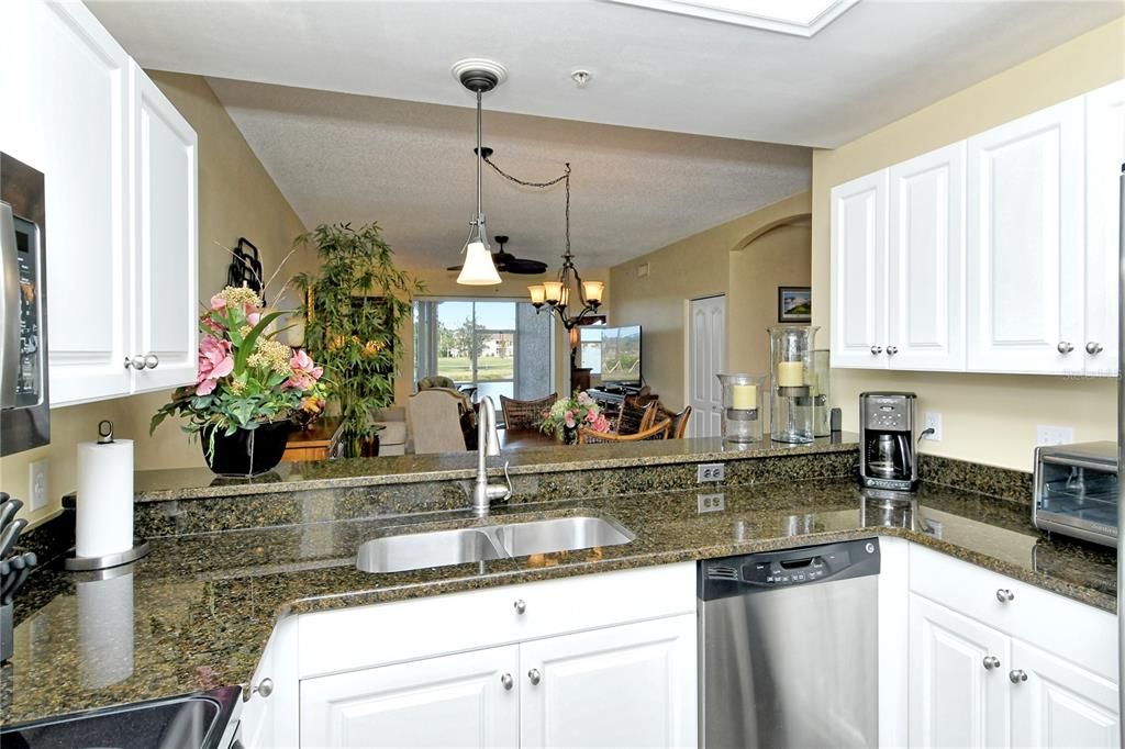 На продажу: $275,000 (2 спален, 2 ванн, 1433 Квадратных фут)