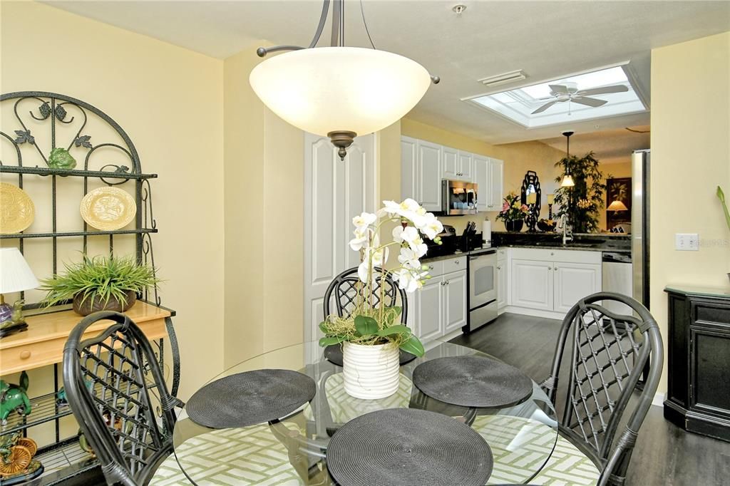 На продажу: $275,000 (2 спален, 2 ванн, 1433 Квадратных фут)