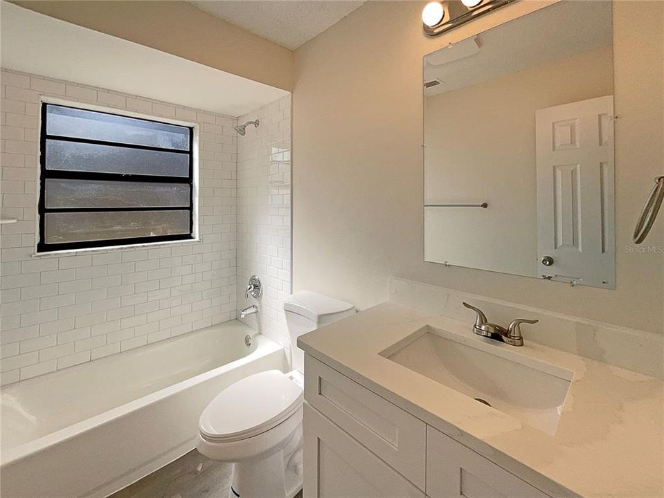 Под контрактом: $393,000 (3 спален, 2 ванн, 1695 Квадратных фут)