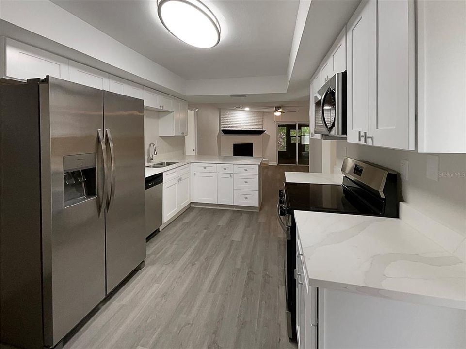 Под контрактом: $393,000 (3 спален, 2 ванн, 1695 Квадратных фут)