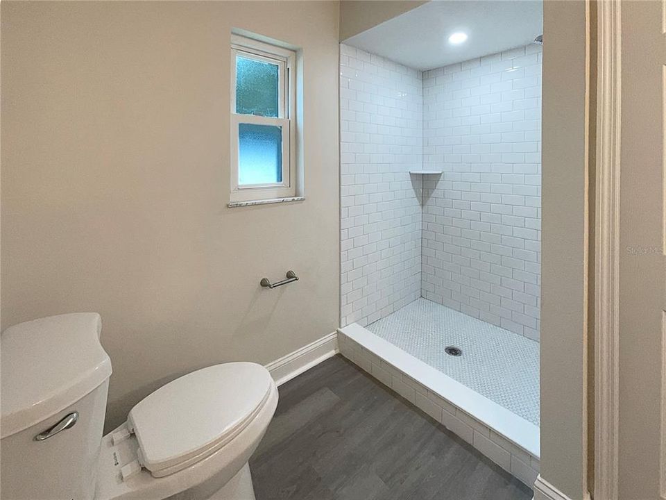 Под контрактом: $393,000 (3 спален, 2 ванн, 1695 Квадратных фут)