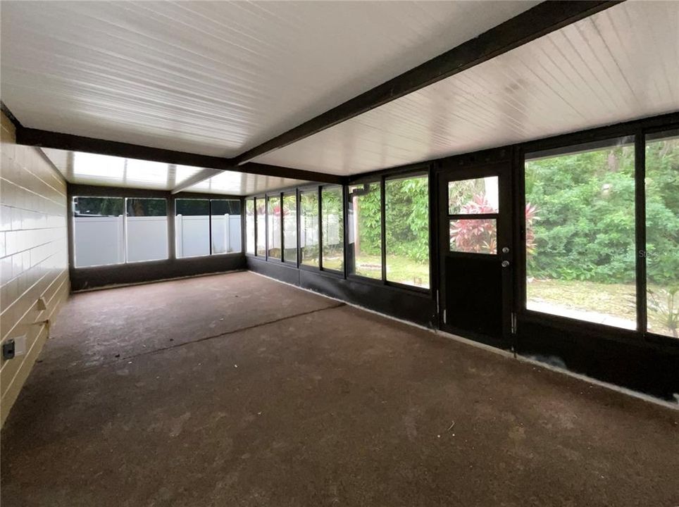 Под контрактом: $393,000 (3 спален, 2 ванн, 1695 Квадратных фут)