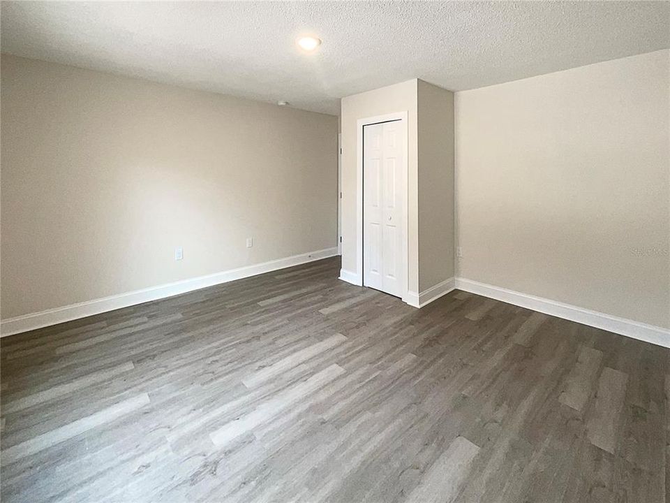 Под контрактом: $393,000 (3 спален, 2 ванн, 1695 Квадратных фут)