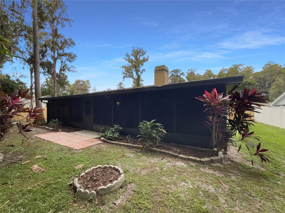 Под контрактом: $393,000 (3 спален, 2 ванн, 1695 Квадратных фут)