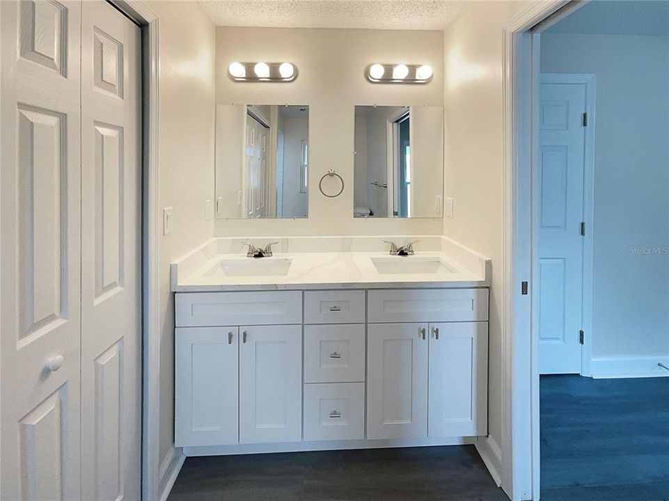 Под контрактом: $393,000 (3 спален, 2 ванн, 1695 Квадратных фут)