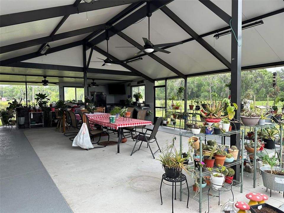 En Venta: $950,000 (3 camas, 2 baños, 2400 Pies cuadrados)