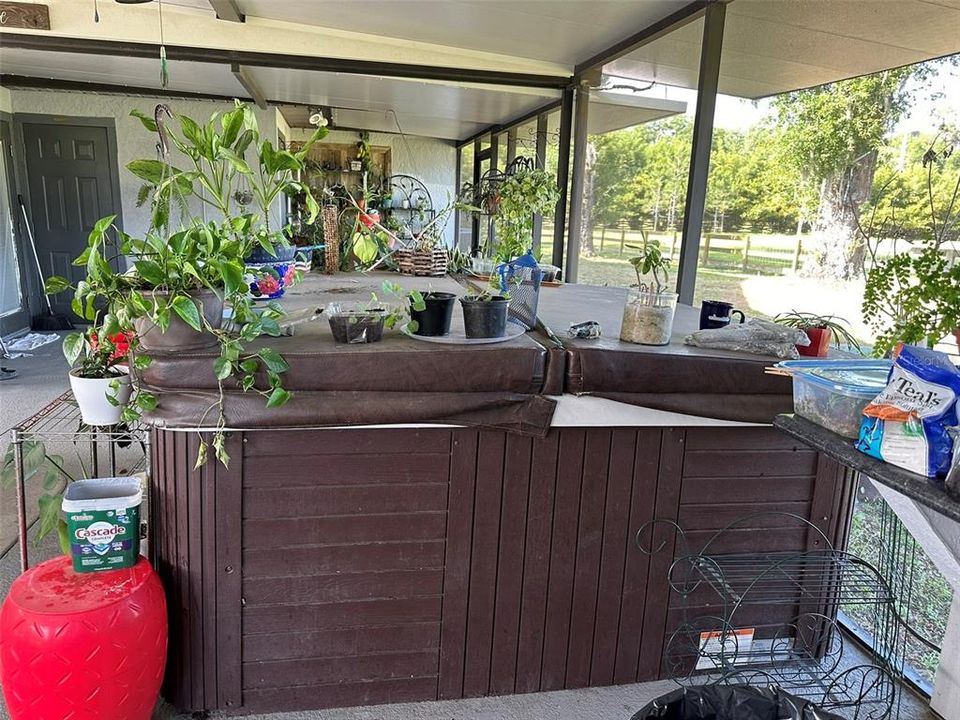 En Venta: $950,000 (3 camas, 2 baños, 2400 Pies cuadrados)