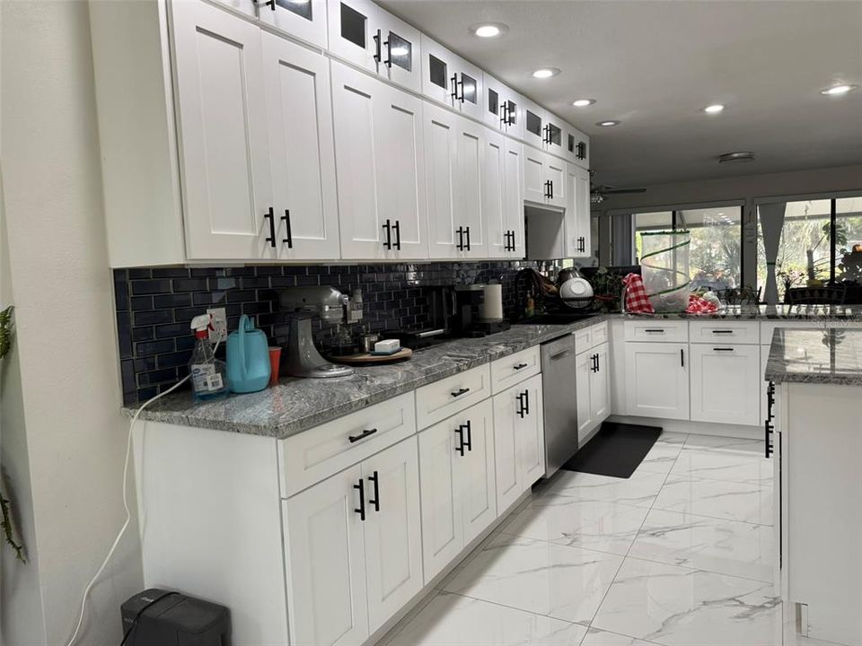 En Venta: $950,000 (3 camas, 2 baños, 2400 Pies cuadrados)