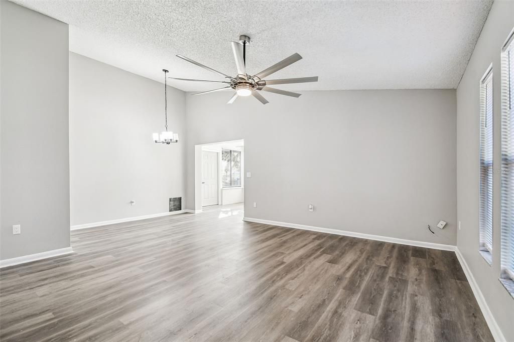 待售: $249,000 (2 贝兹, 2 浴室, 1006 平方英尺)