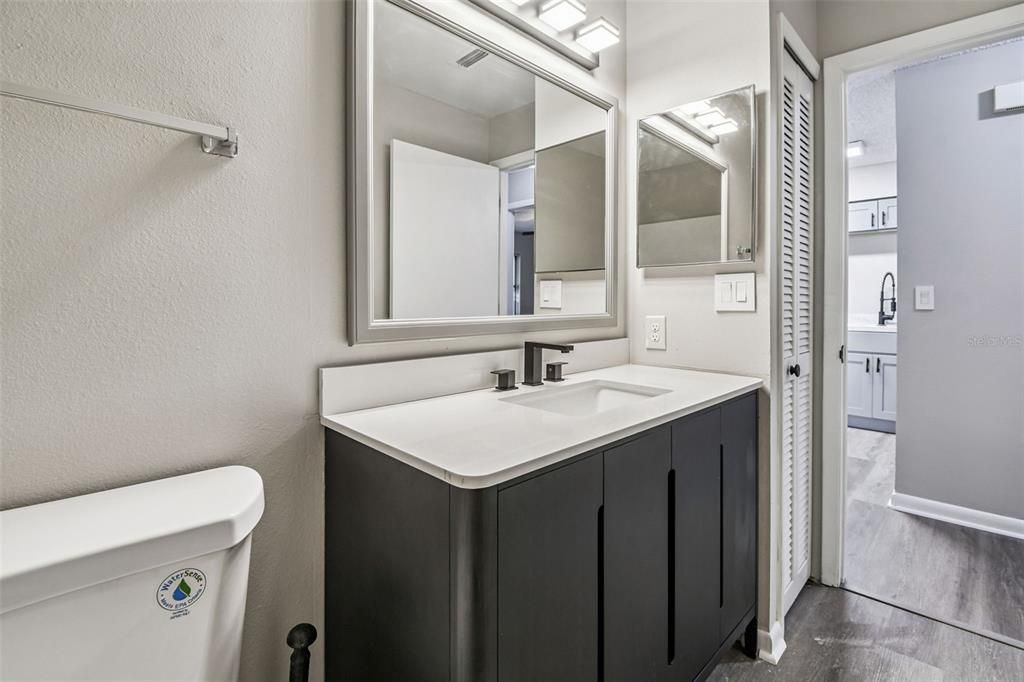 待售: $249,000 (2 贝兹, 2 浴室, 1006 平方英尺)