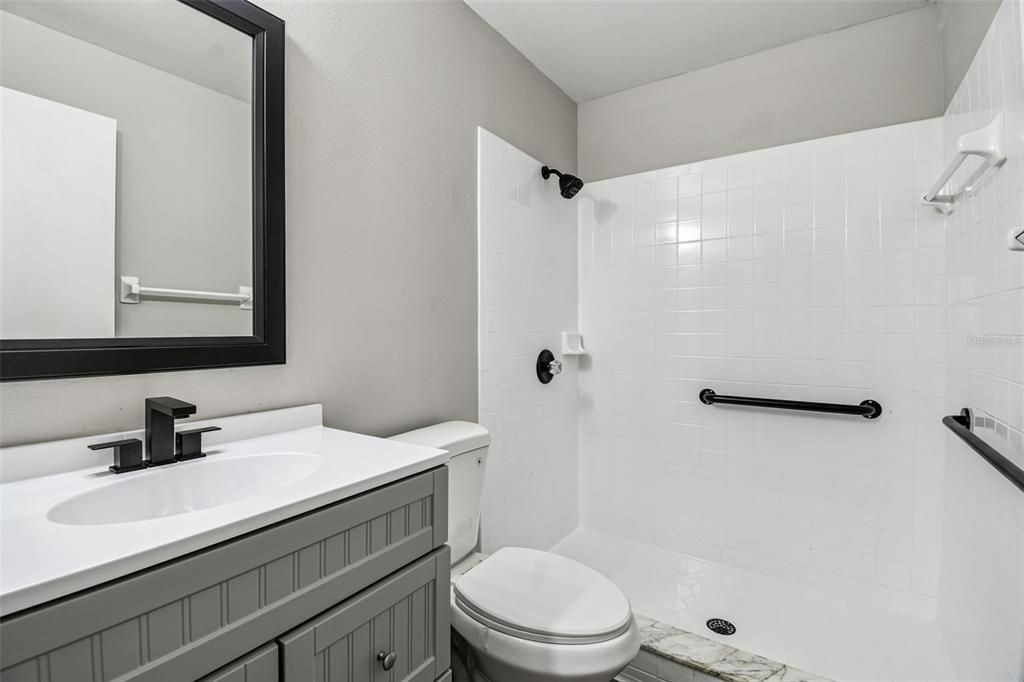 待售: $249,000 (2 贝兹, 2 浴室, 1006 平方英尺)