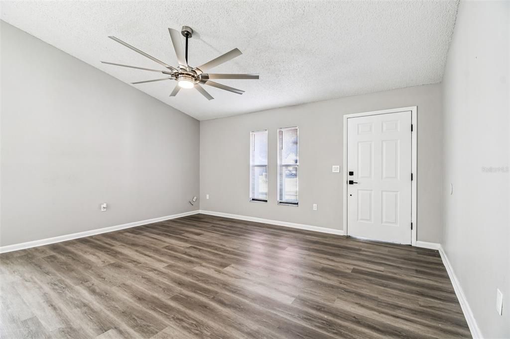 待售: $249,000 (2 贝兹, 2 浴室, 1006 平方英尺)