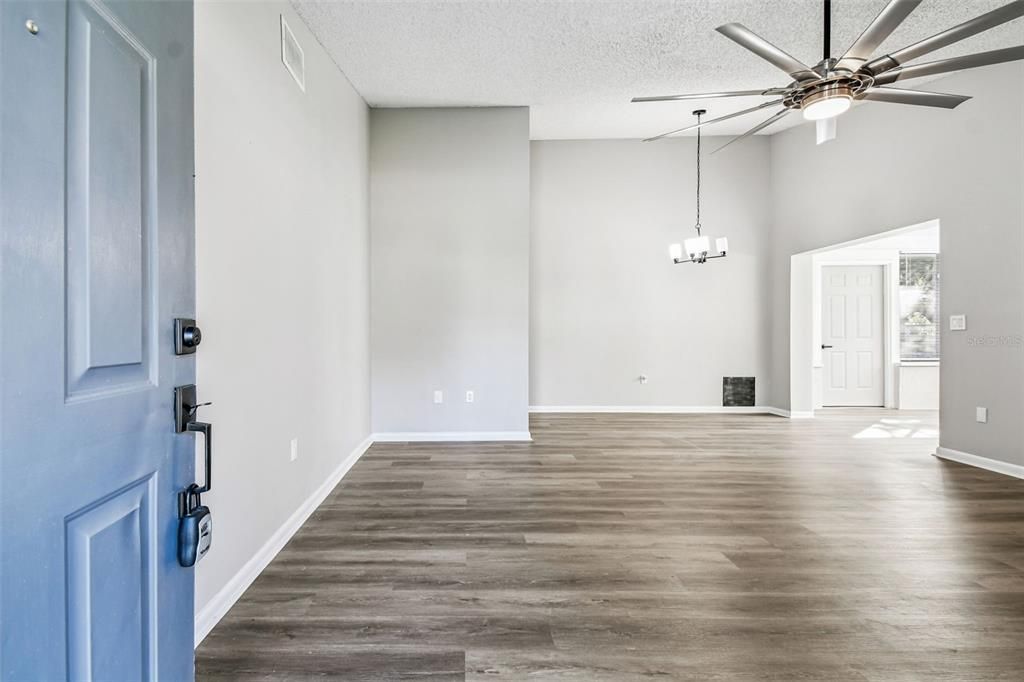 待售: $249,000 (2 贝兹, 2 浴室, 1006 平方英尺)