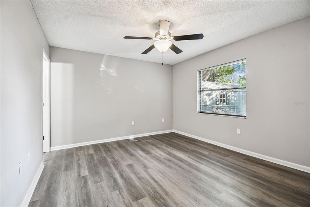 待售: $249,000 (2 贝兹, 2 浴室, 1006 平方英尺)