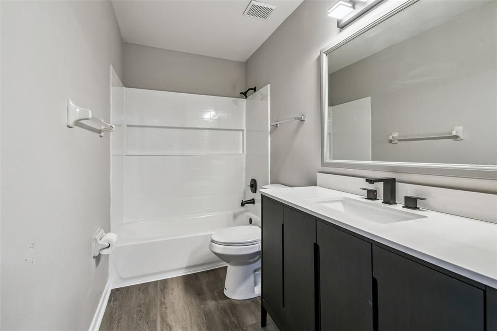 待售: $249,000 (2 贝兹, 2 浴室, 1006 平方英尺)