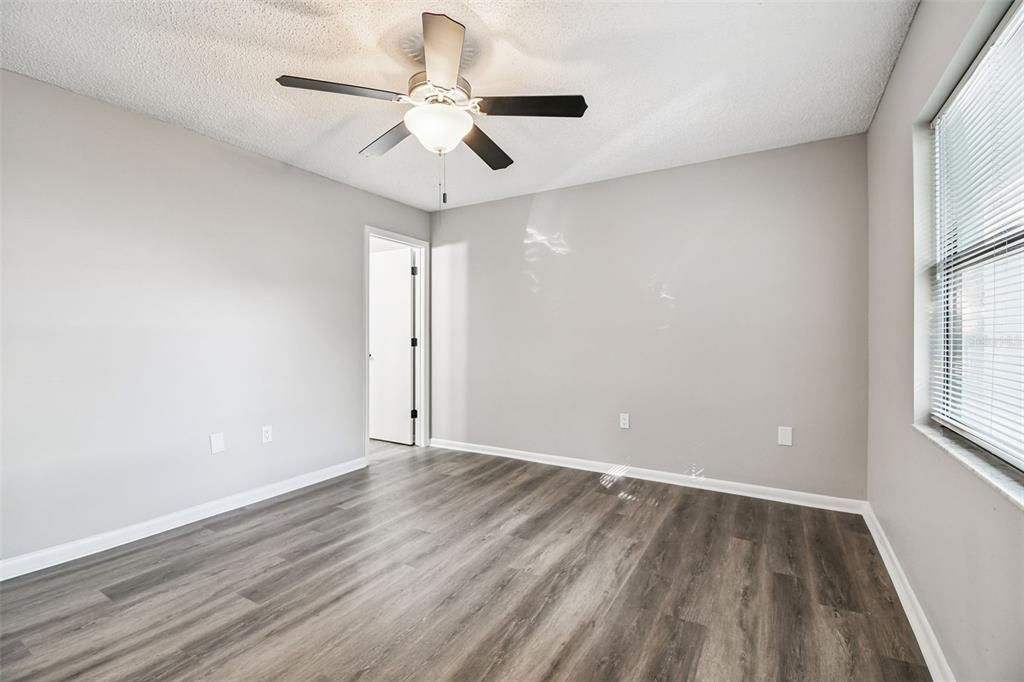 待售: $249,000 (2 贝兹, 2 浴室, 1006 平方英尺)