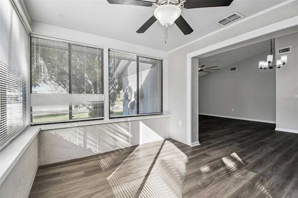 待售: $249,000 (2 贝兹, 2 浴室, 1006 平方英尺)